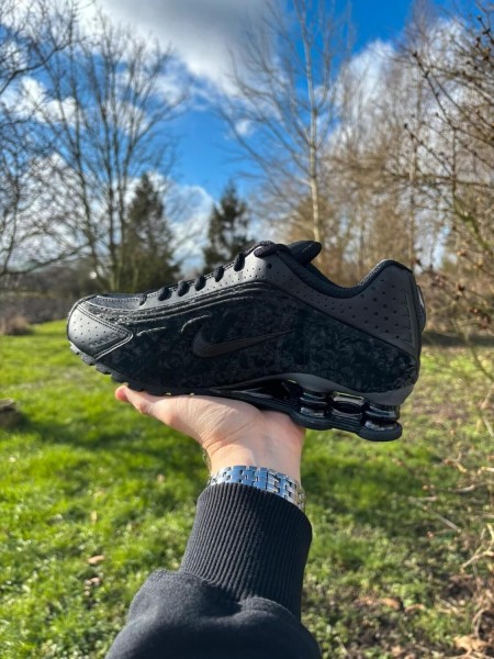 Nike shox R4 Black Floral - Taille 40,5