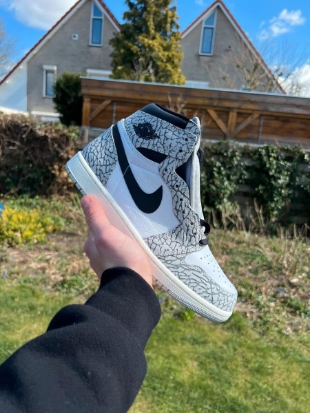 Nike Air Jordan 1 High White Cement maat 42,5