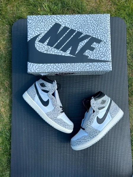 Nike Air Jordan 1 High White Cement maat 42,5