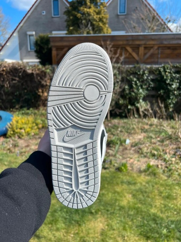 Nike Air Jordan 1 High White Cement maat 42,5 2