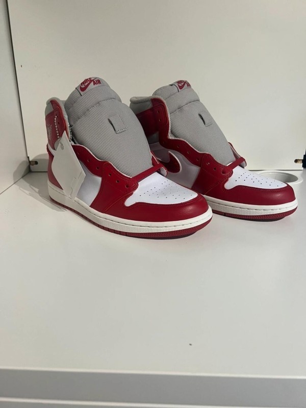 Nike air jordan 1 High Varsity Red maat 42,5