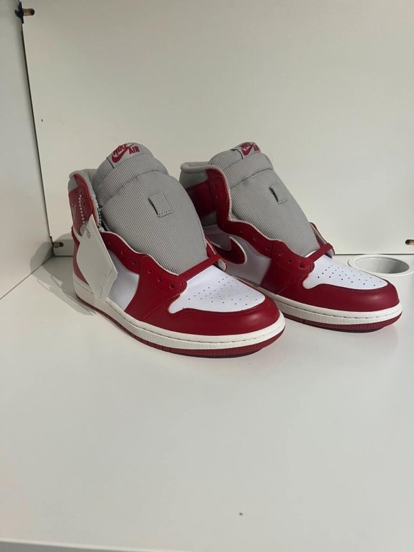 Nike air jordan 1 High Varsity Red maat 42,5 2