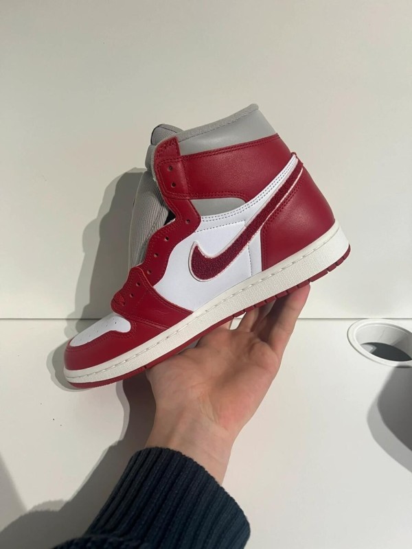 Nike air jordan 1 High Varsity Red maat 42,5 2