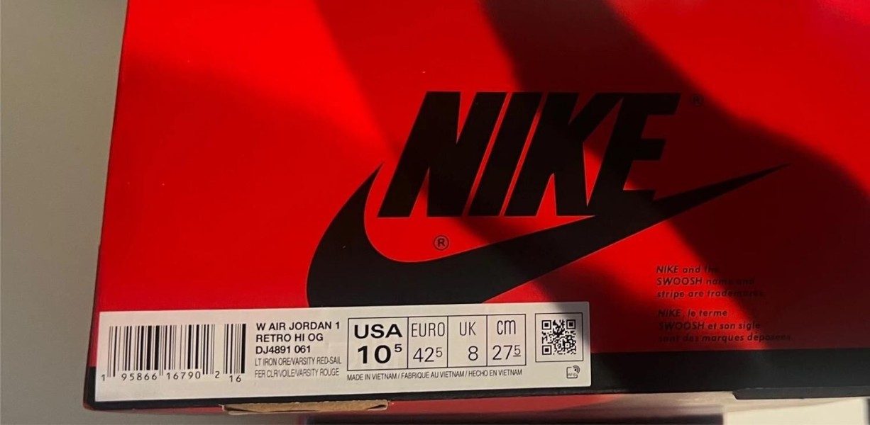 Nike air jordan 1 High Varsity Red maat 42,5