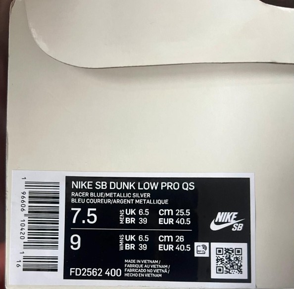 Nike SB Dunk Low April Skateboards maat 40,5