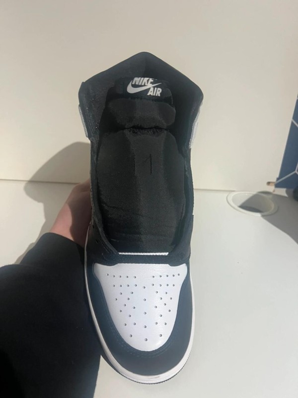 Nike Air Jordan 1 High Black White 2