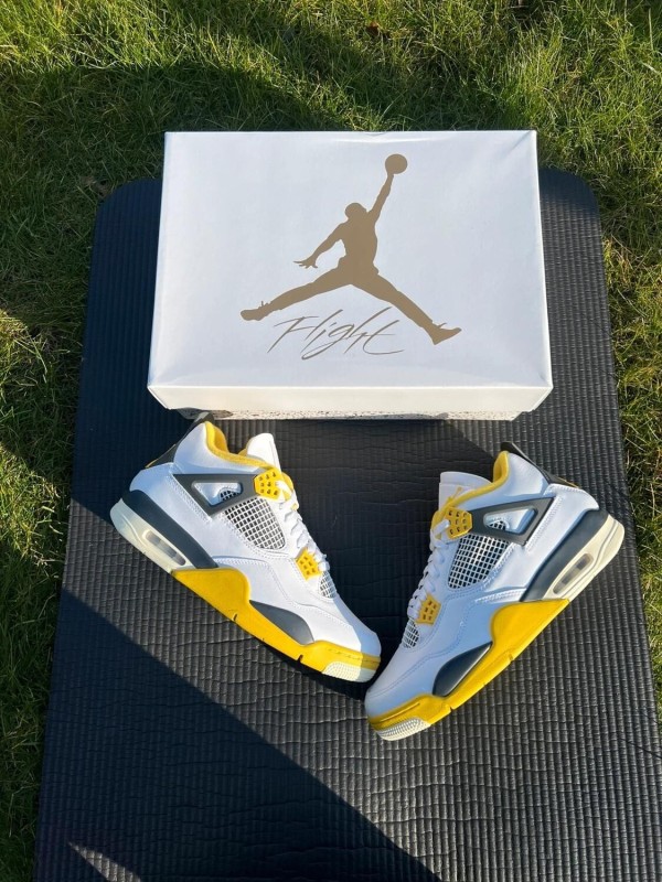 Nike Air Jordan 4 Vivid Sulfur