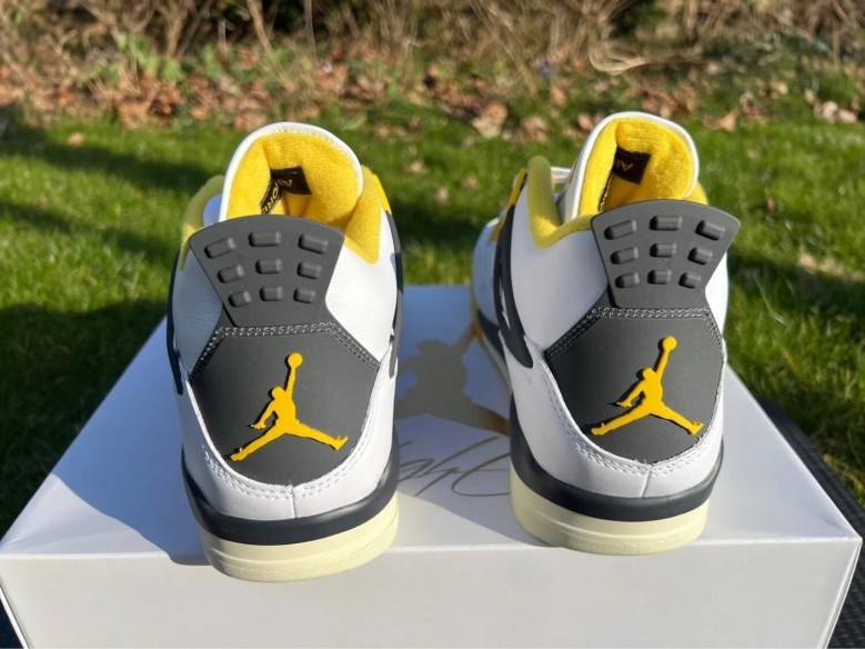 Nike Air Jordan 4 Vivid Sulfur
