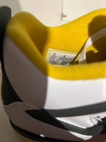 Nike Air Jordan 4 Vivid Sulfur