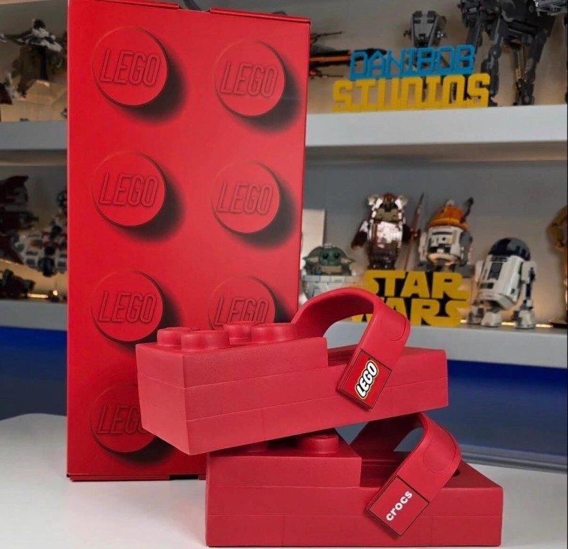 Crocs lego rouge taille 42-43 2