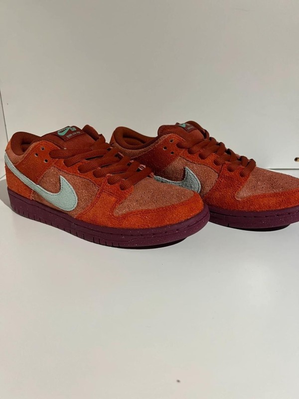 Nike SB Dunk Low Mystic Red Rosewood 2