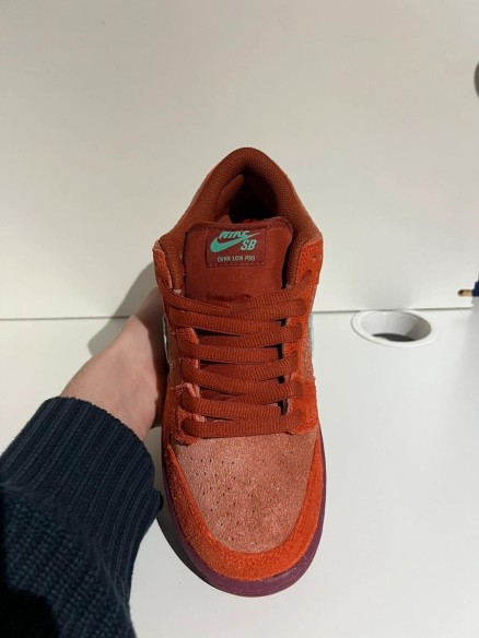 Nike SB Dunk Low Mystic Red Rosewood