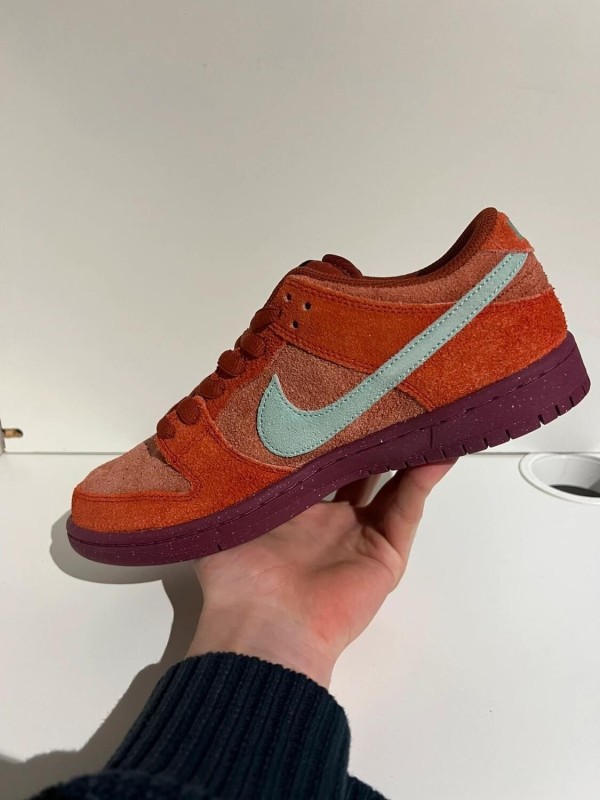 Nike SB Dunk Low Mystic Red Rosewood 2