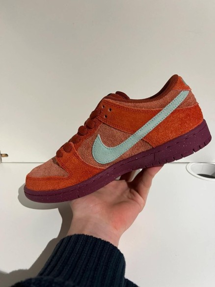 Nike SB Dunk Low Mystic Red Rosewood