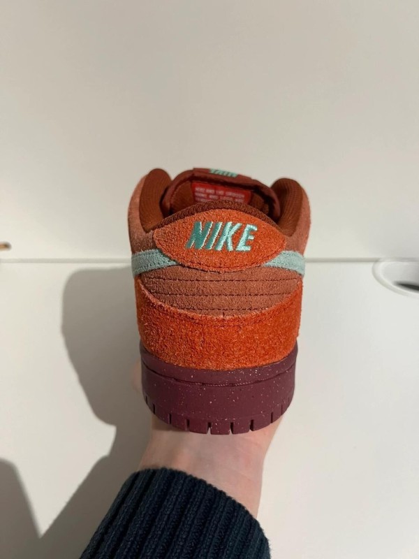 Nike SB Dunk Low Mystic Red Rosewood 2