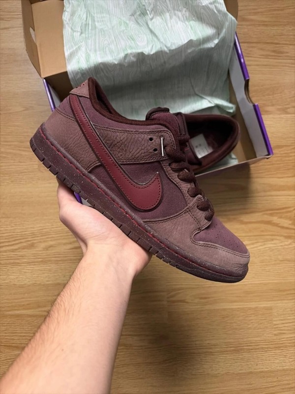 Nike SB City of Love Burgundy