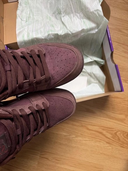 Nike SB City of Love Burgundy