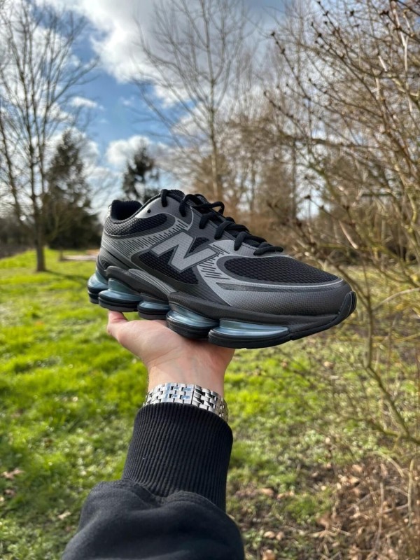 New Balance 2000 Black Dark Silver - Taille 39,5 2