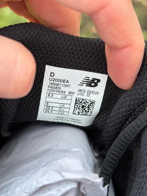 New Balance 2000 Black Dark Silver - Taille 39,5 2