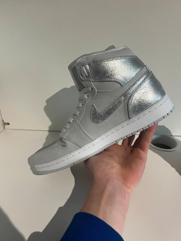 Nike Air Jordan 1 High Silver Anniversary (2010) 2