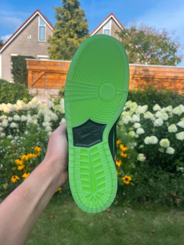 Nike SB Dunk Low Powerpuff Girls Buttercup 2