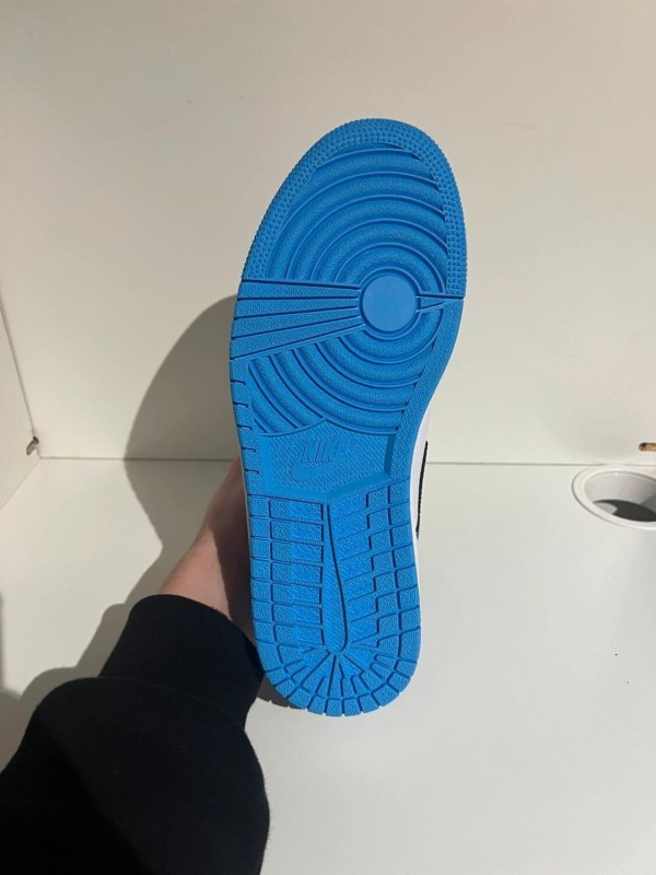 Nike Air Jordan 1 High University Blue 2