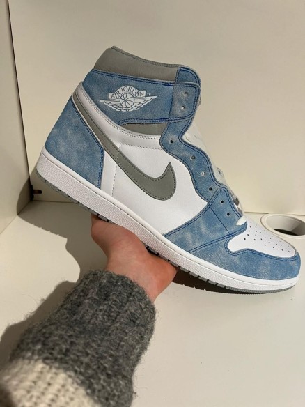 Nike Air Jordan 1 High Hyper Royal Smoke Grey