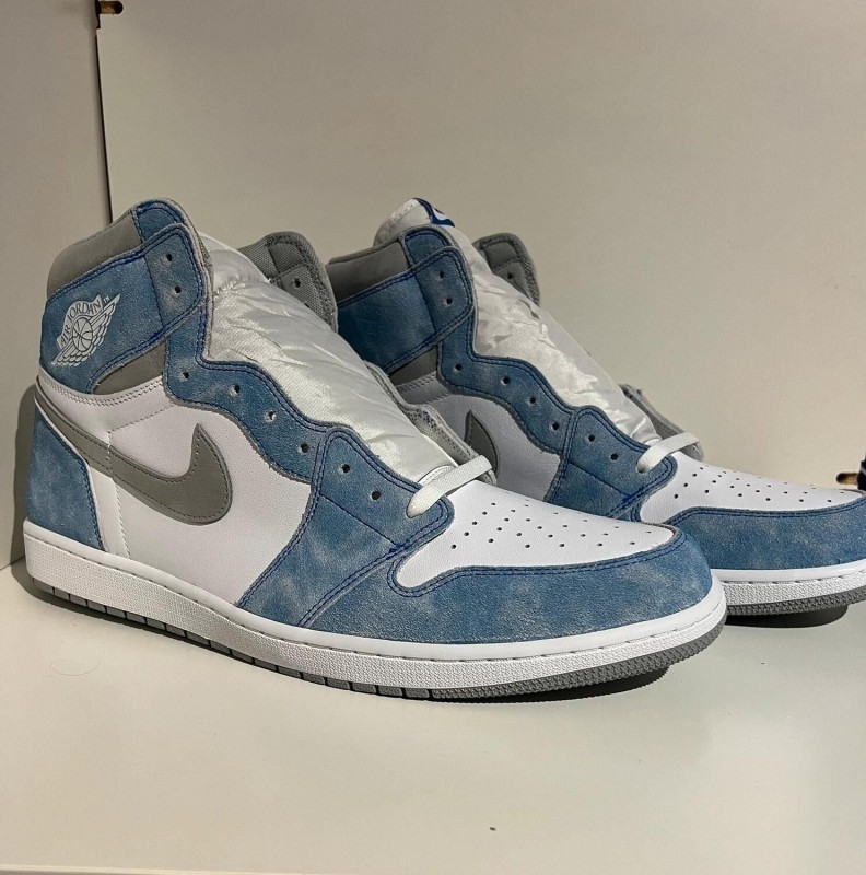 Nike Air Jordan 1 High Hyper Royal Smoke Grey 2