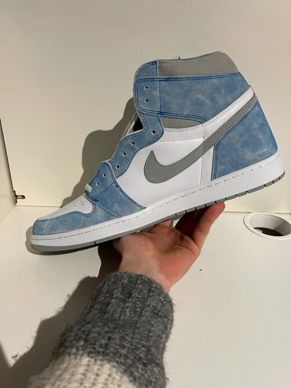 Nike Air Jordan 1 High Hyper Royal Smoke Grey 2