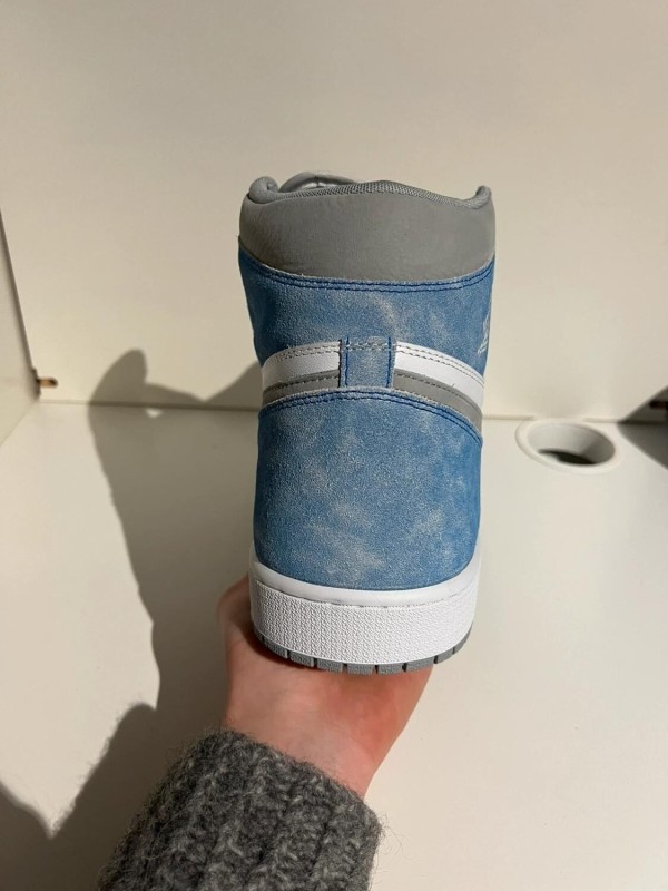 Nike Air Jordan 1 High Hyper Royal Smoke Grey 2