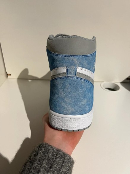 Nike Air Jordan 1 High Hyper Royal Smoke Grey