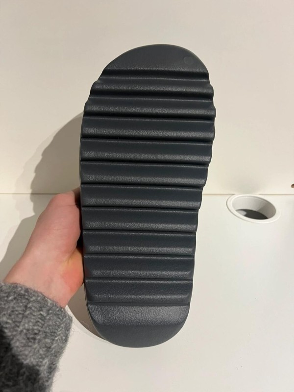 Yeezy Slide Slate Grey (ID2350) 2