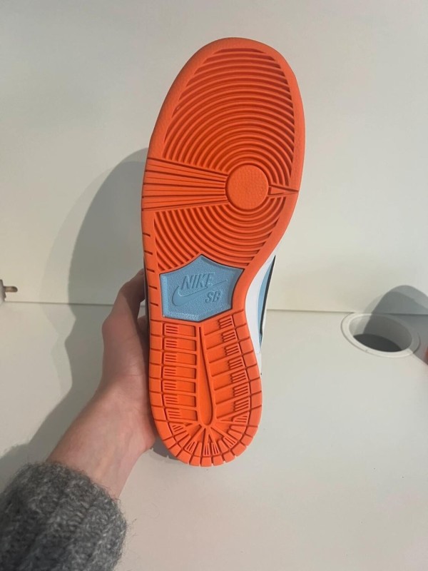 Nike SB Dunk Low Gulf 58 2