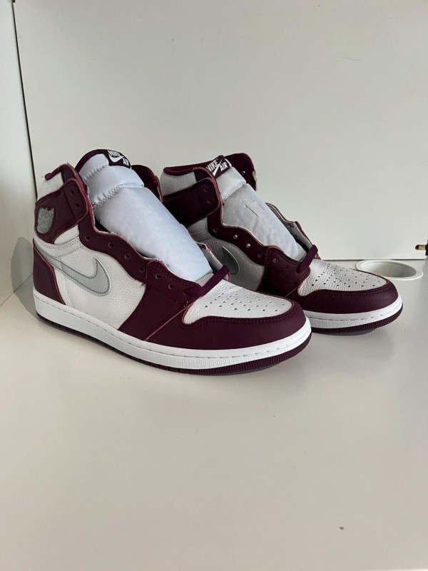 Nike Air Jordan 1 High Bordeaux 2