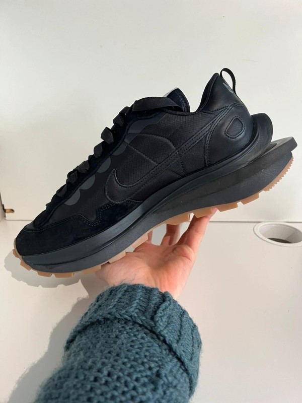 Nike Sacai Vaporwaffle Black Gum 2