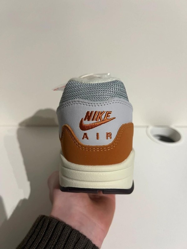Nike Air Max 1 Patta Monarch (with bracelet) 2