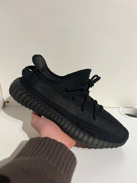 Yeezy 350 V2 Onyx