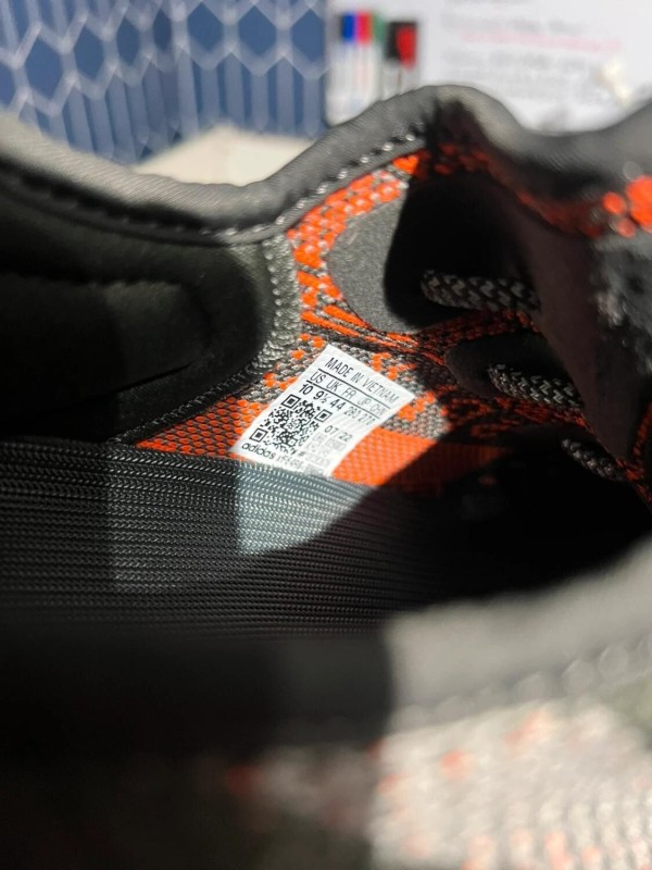 Yeezy 350 V2 Carbon Beluga 2