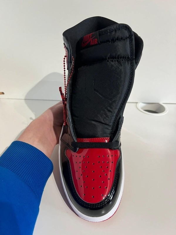 Nike Air Jordan 1 High Patent Bred 2