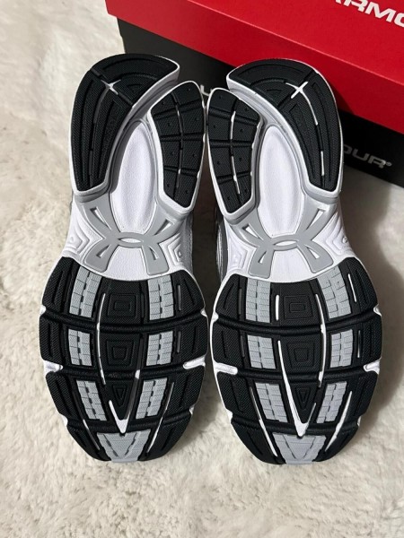 Under Armour UA Sola 'White Metallic Silver' 40,5