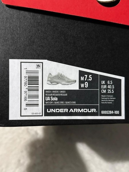 Under Armour UA Sola 'White Metallic Silver' 40,5