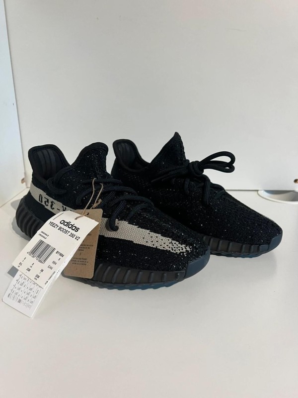 Yeezy 350 V2 Oreo 2