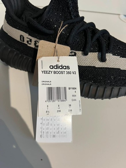 Yeezy 350 V2 Oreo