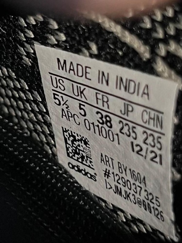 Yeezy 350 V2 Oreo 2
