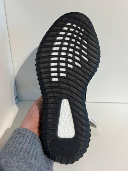 Yeezy 350 V2 Bred