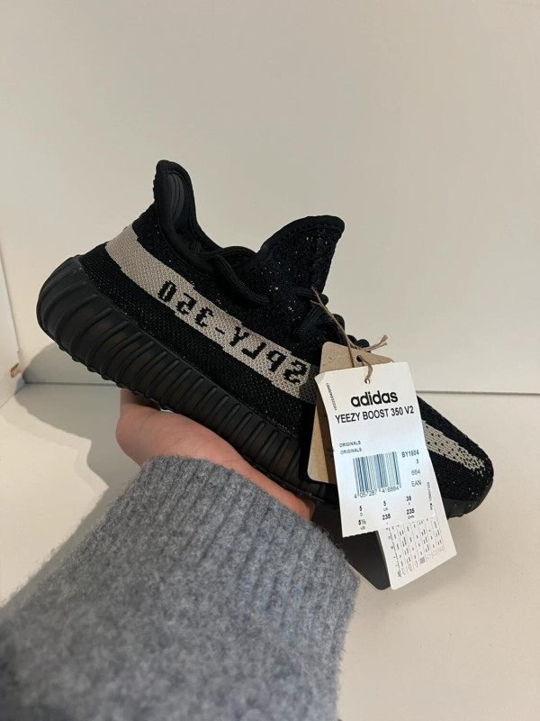 Yeezy 350 V2 Oreo