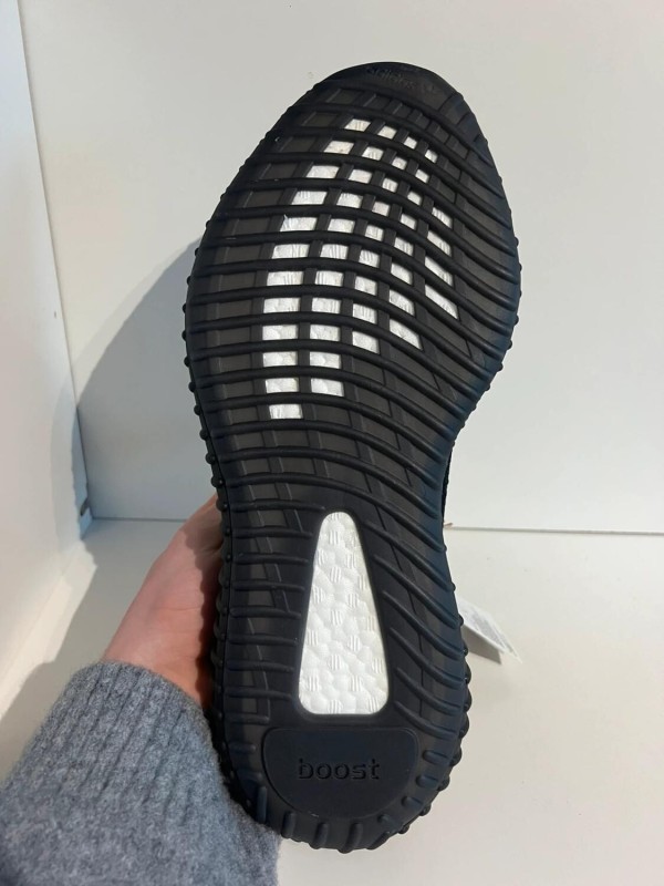 Yeezy 350 V2 Bred 2