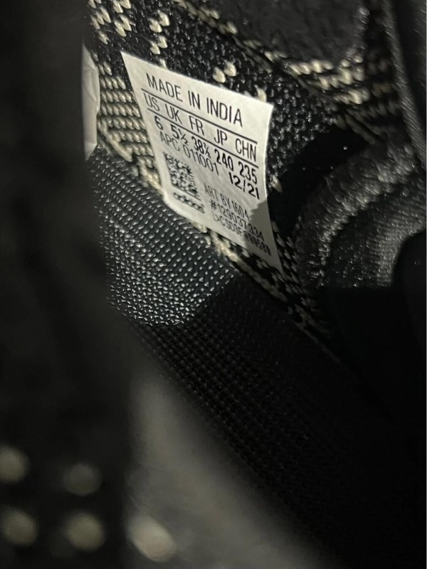 Yeezy 350 V2 Oreo 2
