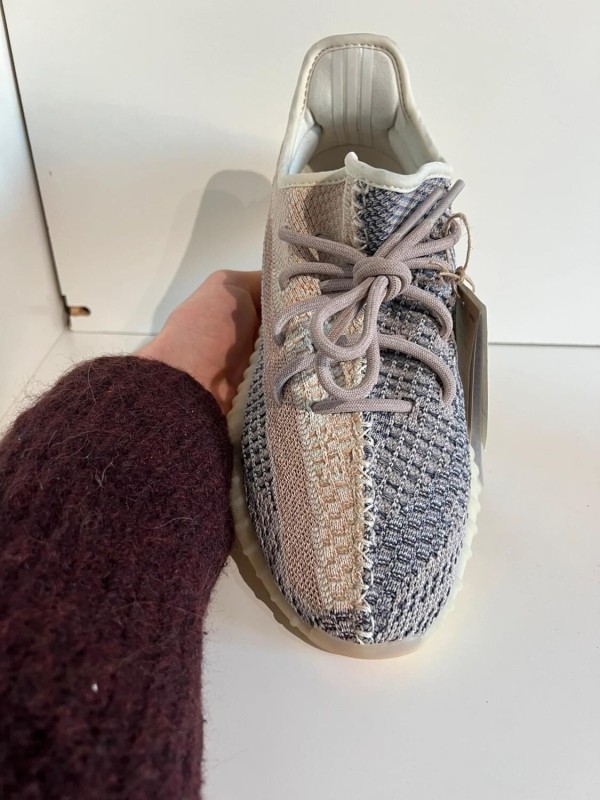 Yeezy 350 V2 Ash Pearl 2