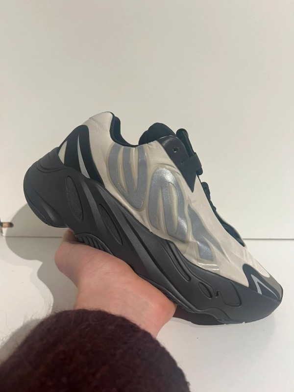 Yeezy 700 MNVN Bone